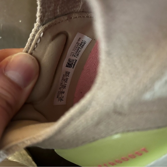 Adidas Women's Ultraboost 21 Running Shoe - Picture 6 of 6